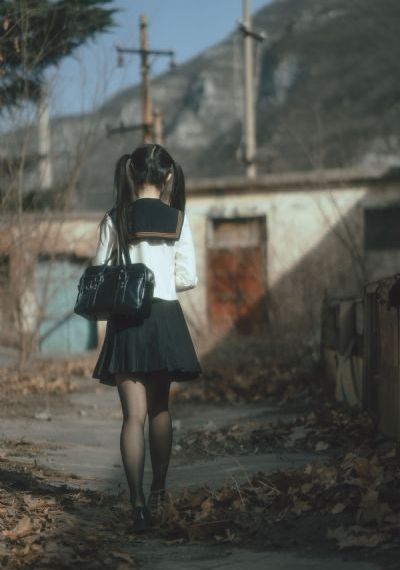 丈夫不在的午后美好时光_BD英语手机在线看