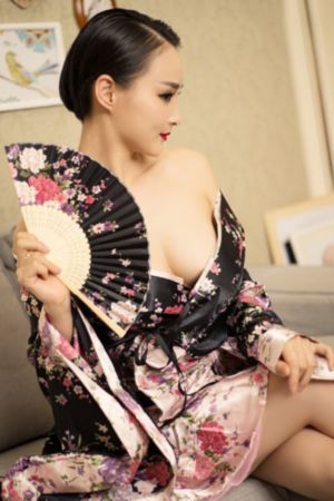 黑人寄宿羽月希产后奶水_超清电影完整版